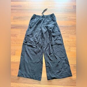 Wide Leg Cargo sweatpants